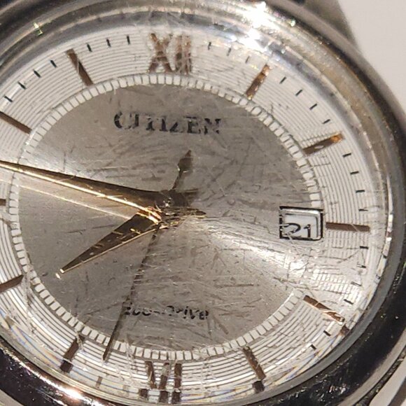 Beautiful Citizen Eco-Drive women's watch, which means it's powered by light - Picture 8 of 15